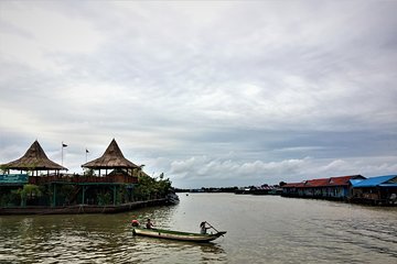 Siem Reap city bike Tour cruise floating village