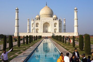 From Delhi: Day Trip to Taj Mahal, Agra Fort and Baby Taj by Car