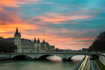 Private Paris Night Tour - with Magic City Lights and Local Vibes
