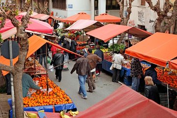 Santiago Like a Local: Private Walking Tour with Coffee, Markets, Street Food and San Cristobal Hill