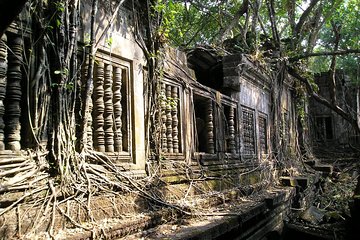 Private guided tour around Beng Mealea, Banteay Srei and Kbal Spean