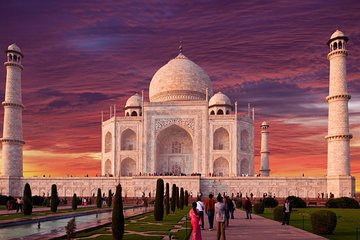 All Inclusive Day Trip to Taj Mahal, Agra Fort and Baby Taj from Delhi by Car