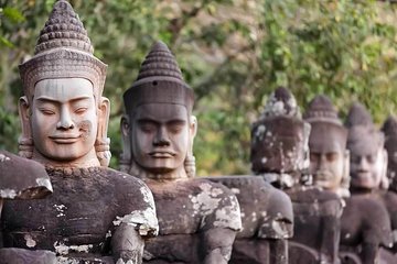 English-Speaking Local Guide for Angkor Wat Day Tour