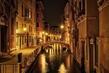 Venice Night Secrets Guided Tour from St Mark to Marco Polo House Frari & Rialto