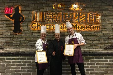 Chengdu Panda Tour and Sichuan Cuisine Experience