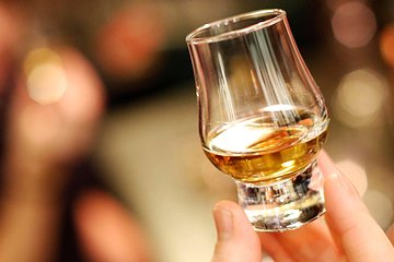 Whisky & Tales: Whisky, History & Storytelling (English/Spanish)