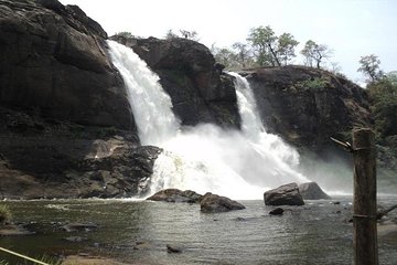 Athirapilly and Vazhachal Falls from Kochi with Lunch