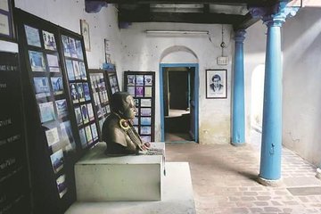 Explore Srinivasa Ramanujan House and Kumbakonam Temples with Lunch