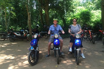 E-BIKE RIDE TO VISIT FLOATING VILLAGE (30-35 km)