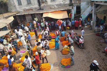 Northern Bazars- A walking tour in Varanasi through old wholesale niche markets 