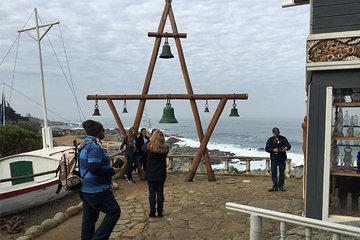 Small Group Full-Day Tour to Isla Negra, San Alfonso del Mar, and Pomaire