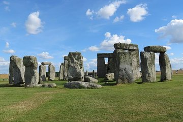 Stonehenge Private Guided Car Tour - Luxury sedan 