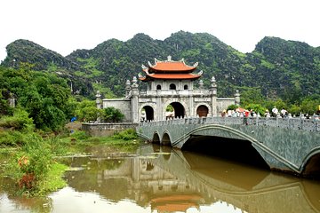 Hoa Lu - Tam Coc - Mua Cave day trip - Luxury limousine from Hanoi