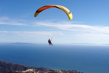 Tandem Paragliding flight with instructor in Malibu