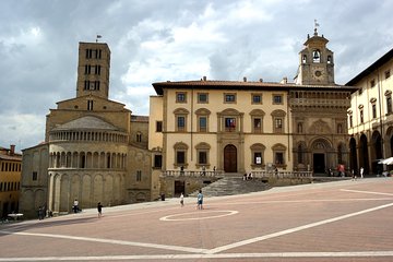 Arezzo Private Tour with Official Guide