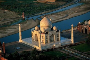 1-Day Trip to The Taj Mahal and Agra from Kochi with Both side Commercial Flight