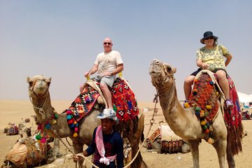 Private Tour to Giza Pyramids, Sphinx, Sakkara and Memphis &Lunch