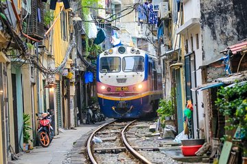 Hanoi city tour and drinking beside railway- group tour