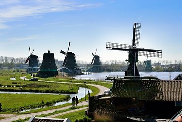 Private Tour Zaanse Schans Windmills and Volendam in Jaguar