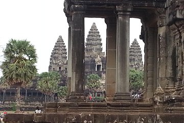 Private Two Day Trip: Angkor Temples with Floating Village