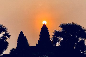 Full-Day Private Angkor Wat Sunrise with Small Group 