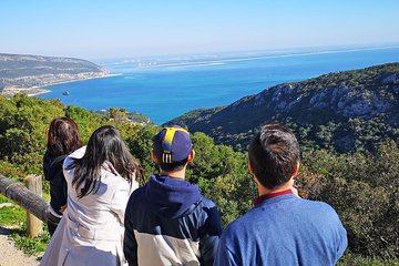 Private Trip to Arrábida Natural Park, Palmela Castle and Setúbal