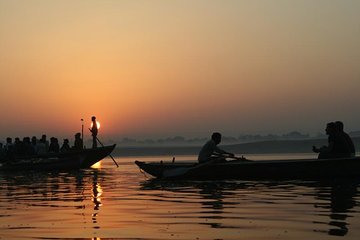 Varanasi: Spiritual Yoga Tour With Morning Boat Ride