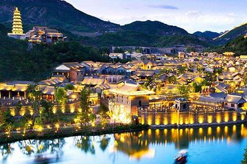 Private Evening Beijing Layover Tour to Gubei Water Town and Simatai Great Wall
