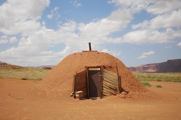 Monument Valley Hogan Overnight Experience