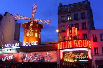 Montmartre from Moulin Rouge to Sacré Coeur Night Tour with Glass of Champagne