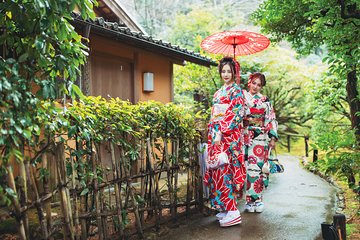 Long-sleeved 'Furisode' Kimono Experience in Kyoto