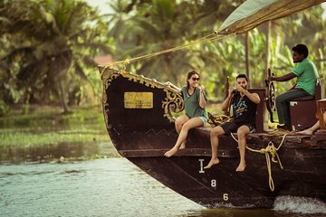 Private Kerala Backwaters Houseboat Cruise with Lunch from Kochi