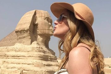 Private Full-Day Tour to Giza Pyramids & Egyptian Museum & Bazaar with Lunch Inc
