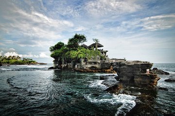 Tanah Lot Temple and Uluwatu Temple Tour with Shopping