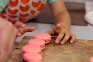 Kids in the Kitchen - MaCaRoN near Eiffel Tower