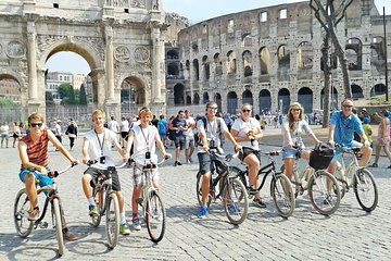 Highlights of Rome Bike Tour with Private Guide and Street Food Tasting