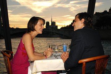 Paris Seine River Sightseeing and Gourmet Dinner Cruise with 3 Course Menu