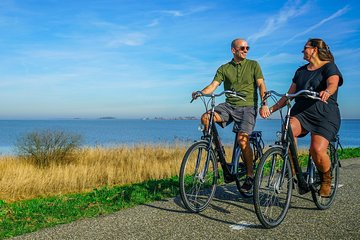 Bike rental Volendam - Explore the Countryside of Amsterdam