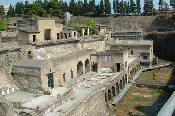 Transfer from Naples to Sorrento with stop to visit Pompei ruins