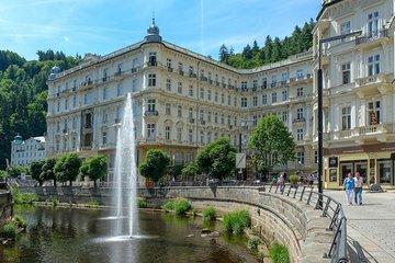 Private Karlovy Vary trip from Prague with glassworks All-Incl.