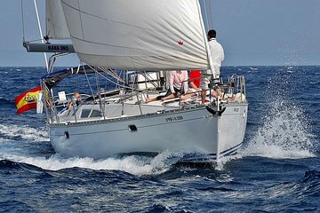 Private Sailing Through The Bay of Palma