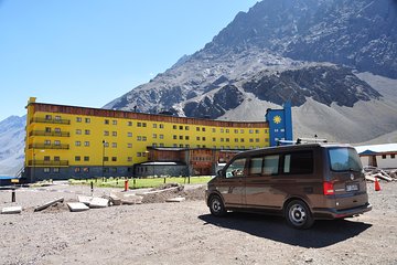 Private Transfer: Santiago International Airport to Hotel in Portillo