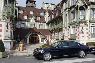 Paris Region Luxury Day in a Chauffeured Mercedes