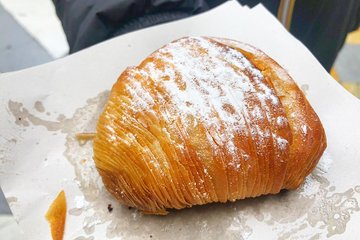 Naples Walking Tour with Pizza and Sfogliatella Tasting