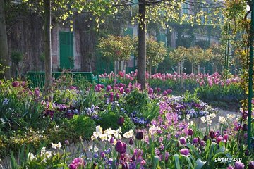 Giverny & Auvers Private Tour "On the road of Impressionists"