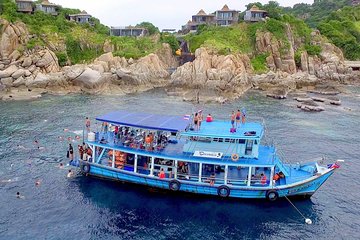 Snorkel Tour to Koh Nangyuan and the hidden bays of Koh Tao onboard the Oxygen