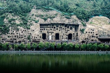 Private Luoyang Longmen Grottoes & Shaolin Temple Day Tour from Luoyang