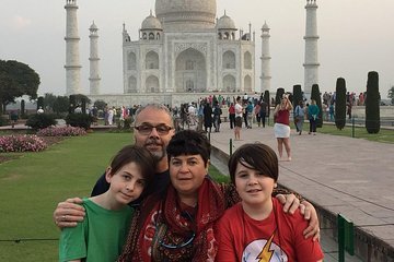 Sunrise Taj Mahal and Agra Day-Tour from New Delhi with Breakfast
