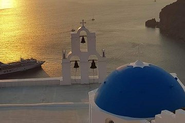 Santorini: Private Tour in the Picturesque Village of Oia