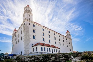 Budapest - Vienna private transfer with Bratislava tour